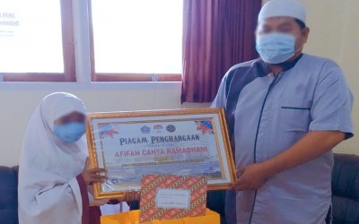 Penyerahan Piagam dan Hadiah Pemenang Lomba Mengirim Pesan Singkat Anti Korupsi Tahun 2021